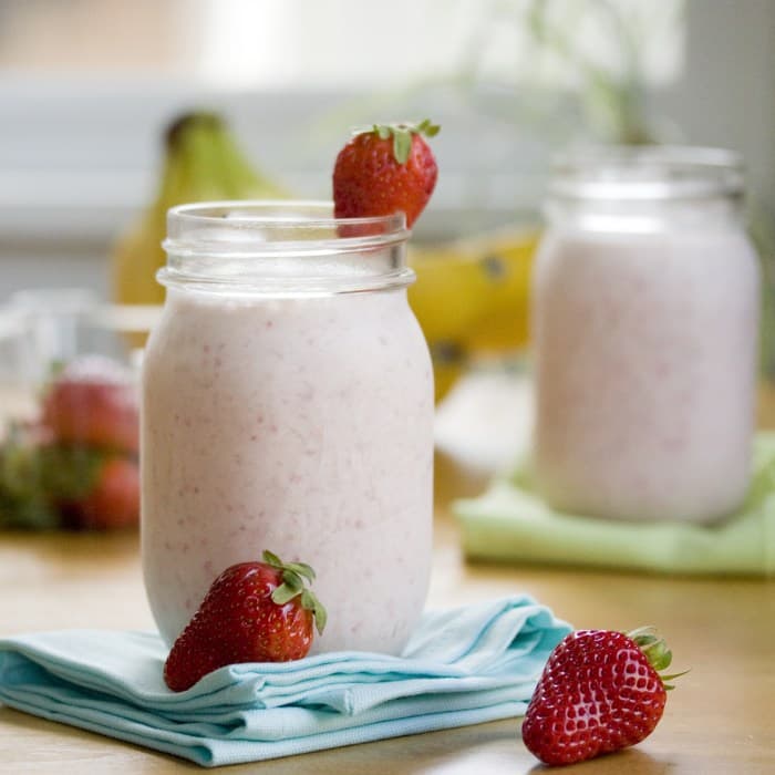 Banana Strawberry Shake Daiquiri-type